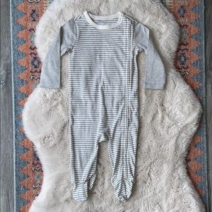 Baby Gap cream grey stripe baby pajamas footie one piece long sleeve zip 6-12 mo